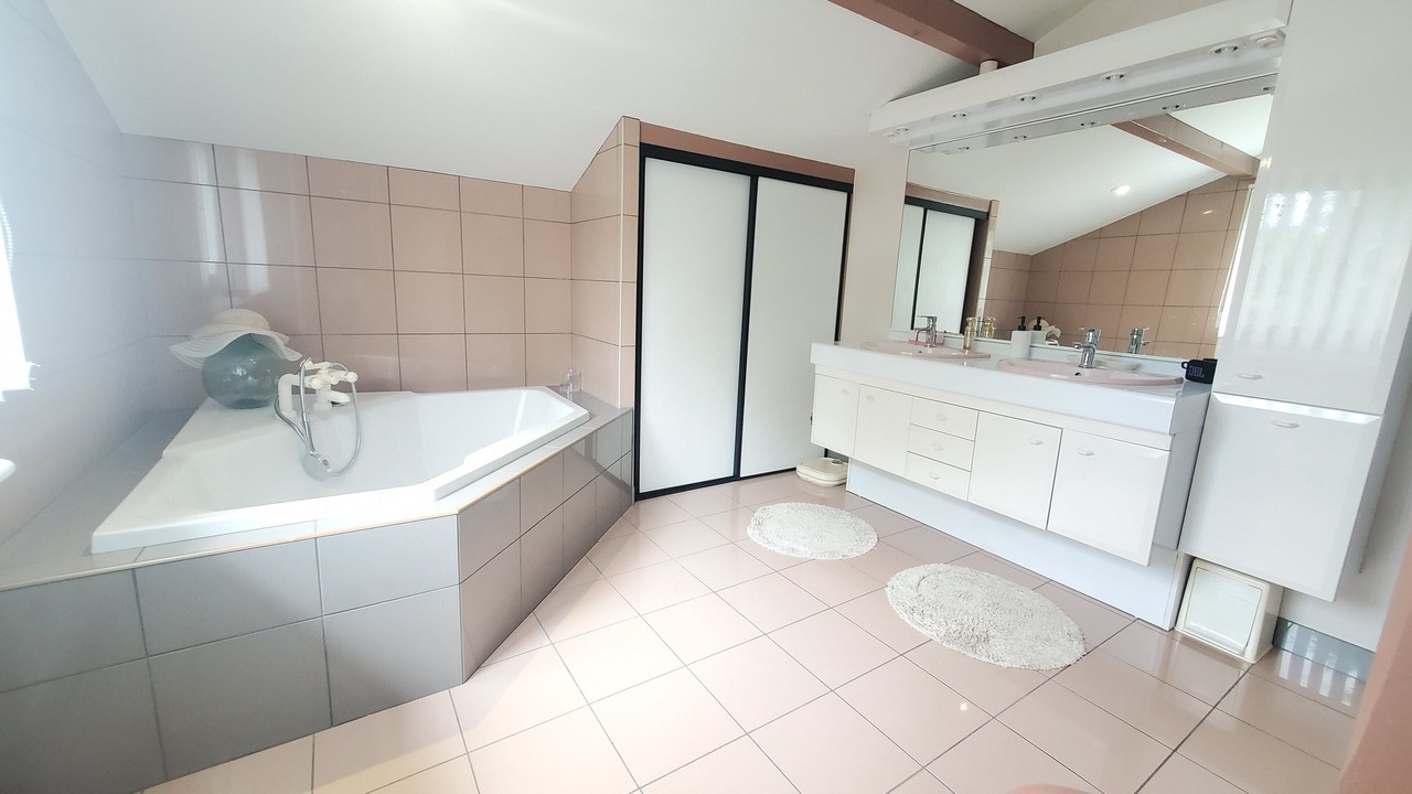 Photo of Bathroom in Tarnos