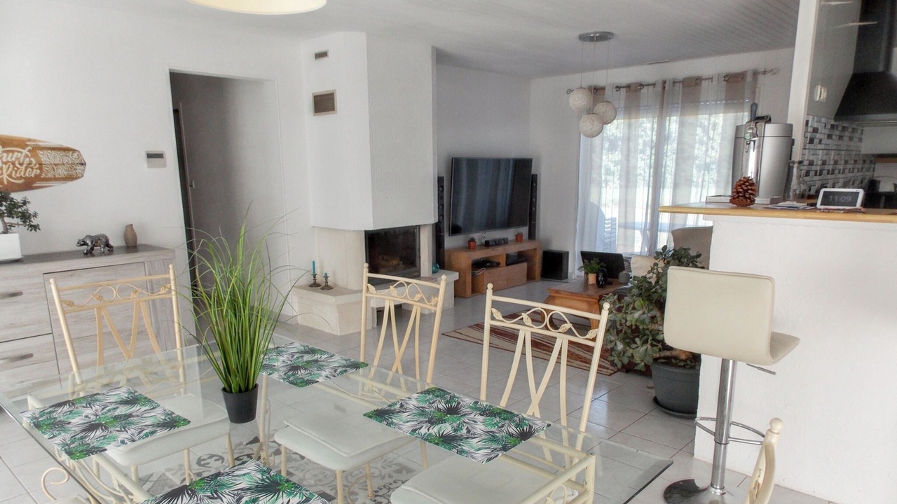 Photo of Livingroom in Angoume