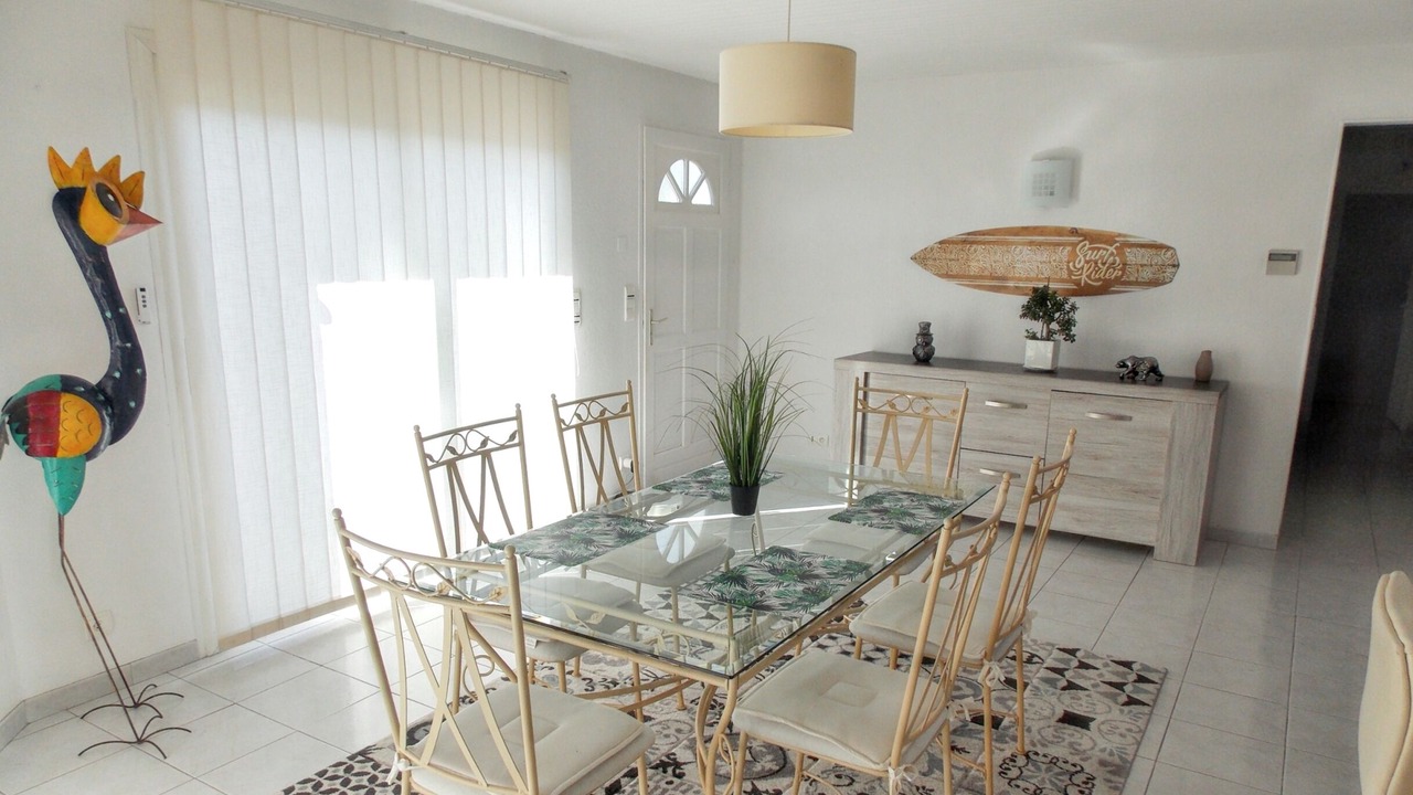 Photo of Livingroom in Angoume