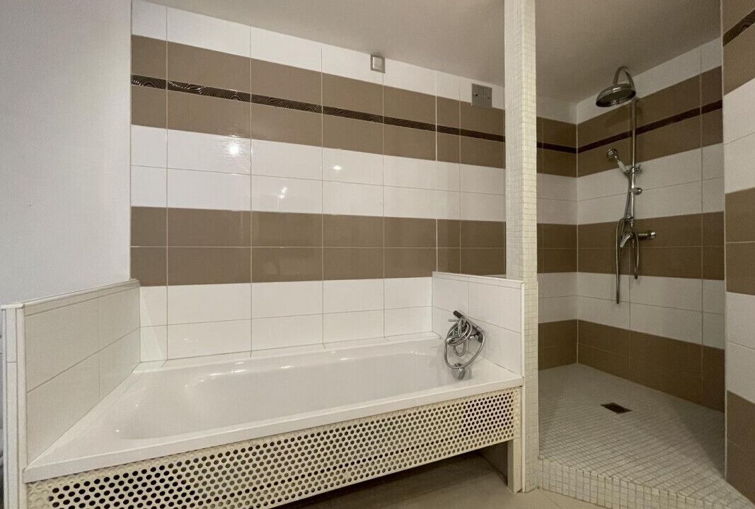 Photo of Bathroom in Estialescq