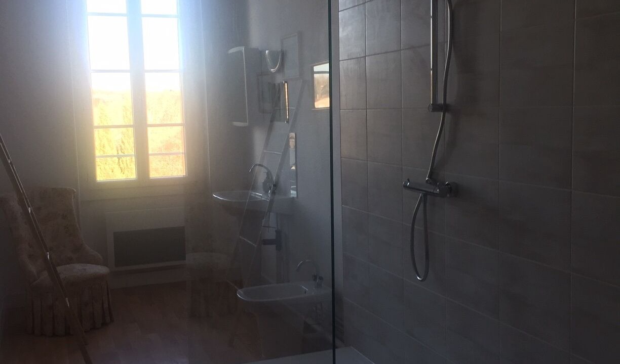 Photo of Bathroom in Mortagne-sur-Gironde