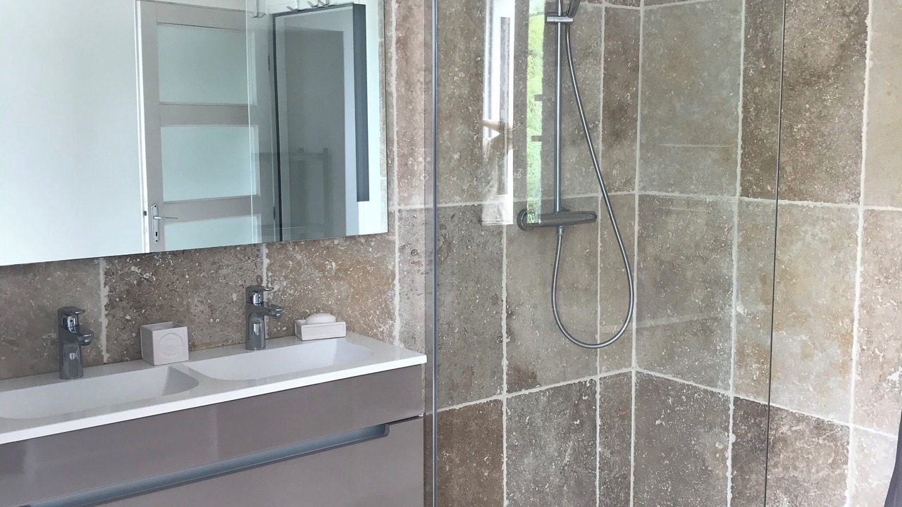 Photo of Bathroom in Cerons