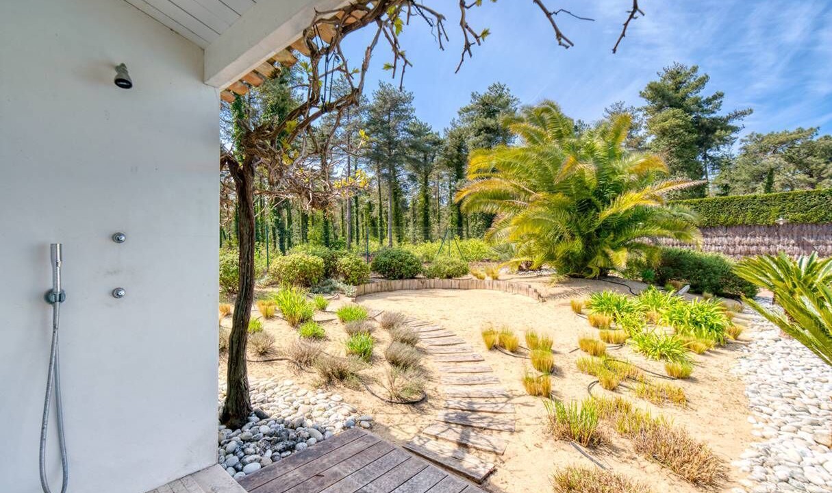 Photo of Outdoor in Ars-en-Re