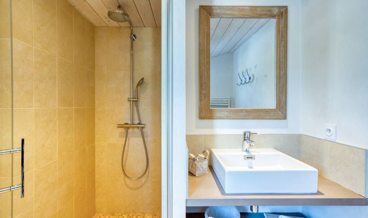 Photo of Bathroom in Ars-en-Re