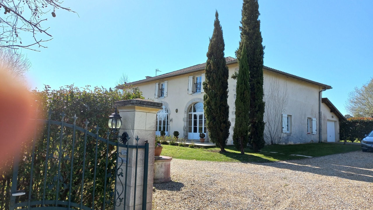 Photo of Outdoor in Pouillon