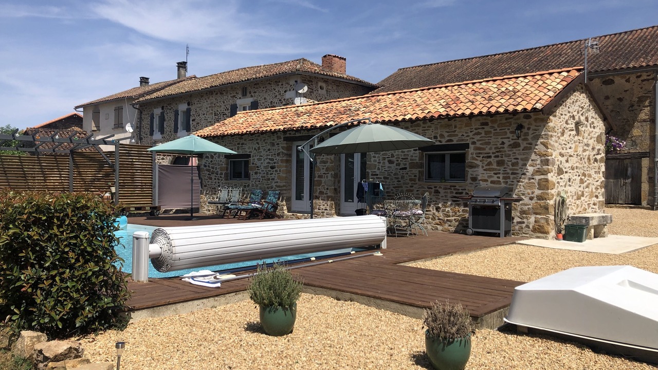 Photo of Patio Balcony in Saint-Martin-de-Fressengeas