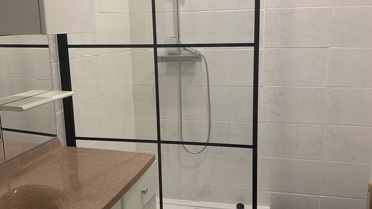Photo of Bathroom in Saujon