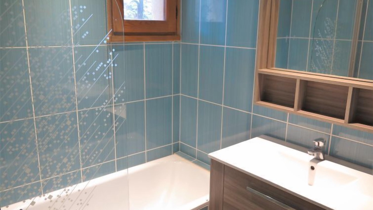 Photo of Bathroom in Blanquefort-sur-Briolance