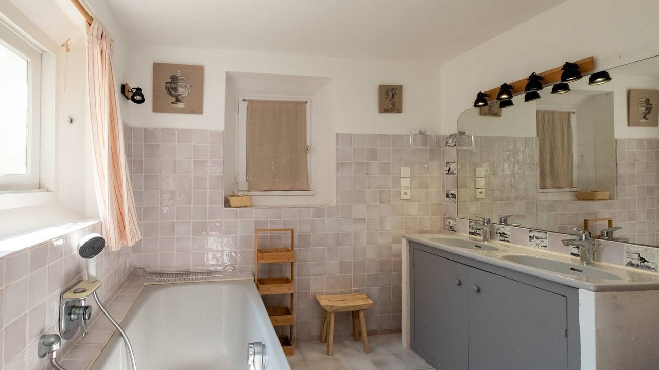 Photo of Bathroom in Les Portes-en-Re