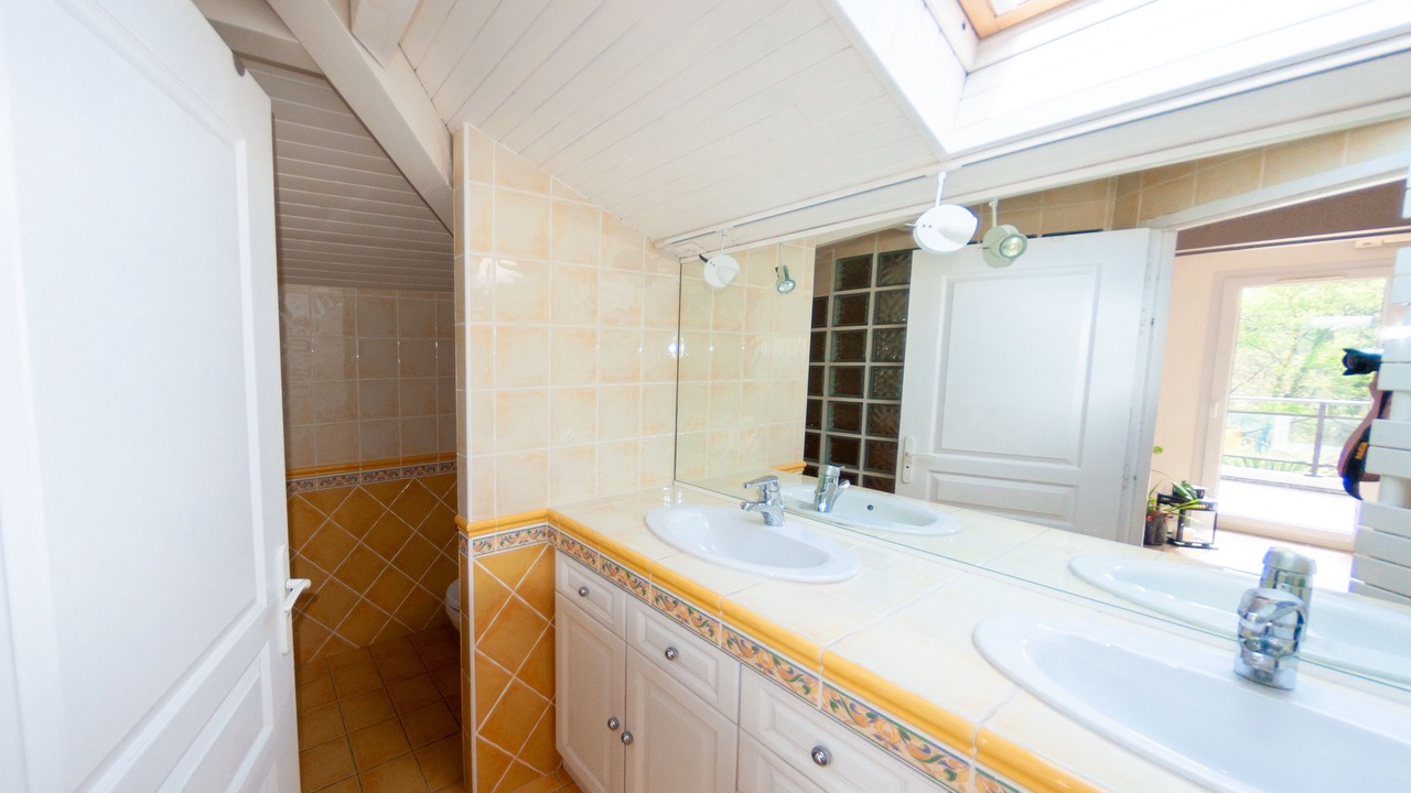 Photo of Bathroom in Mouguerre