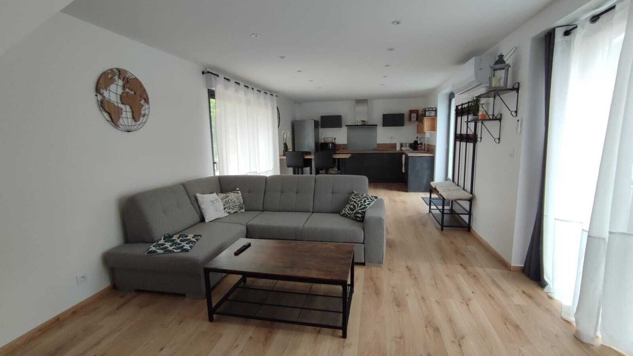 Photo of Livingroom in Cuneges