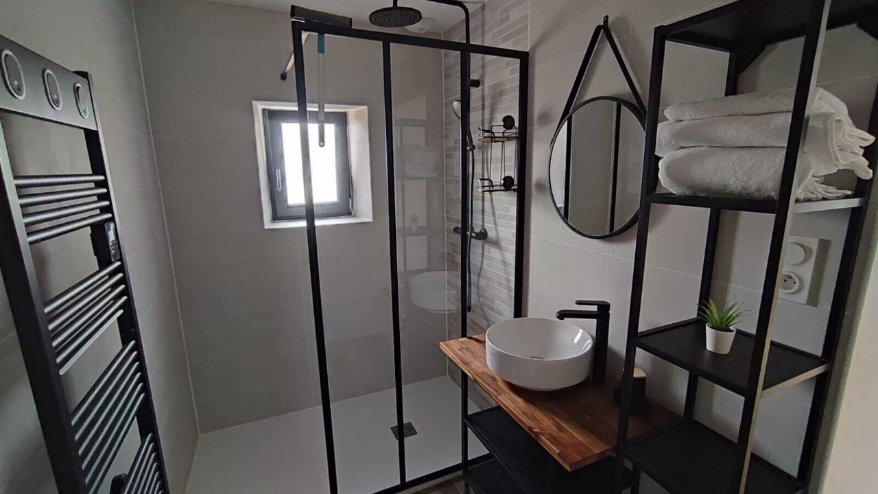 Photo of Bathroom in Cuneges