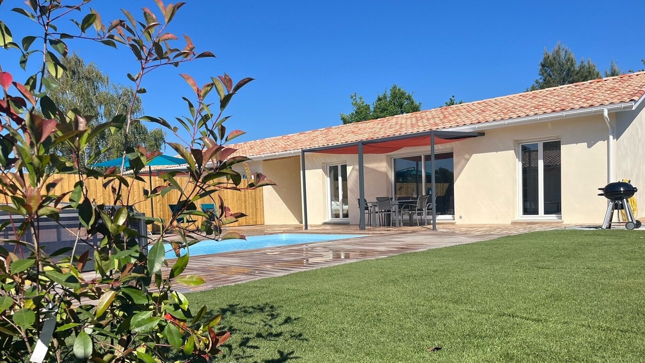 Photo of Outdoor in Grayan-Et-L'Hopital