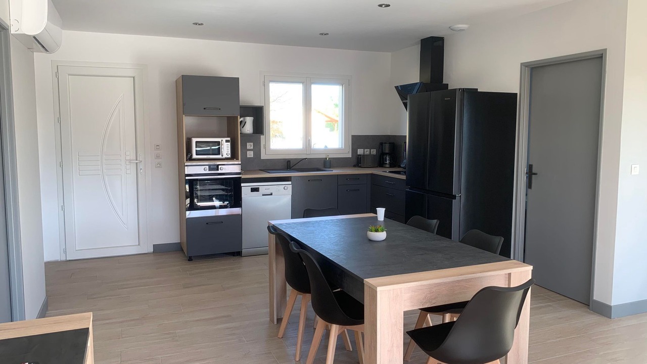 Photo of Kitchen in Grayan-Et-L'Hopital