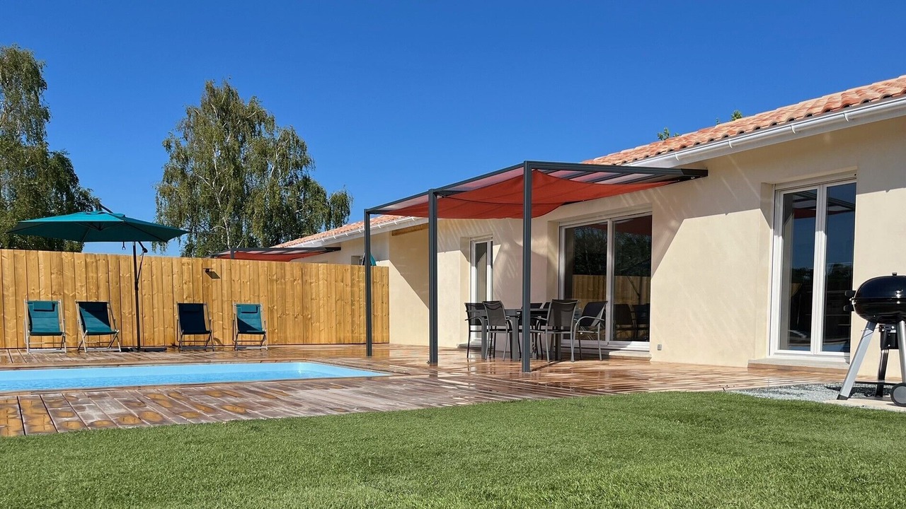 Photo of Outdoor in Grayan-Et-L'Hopital