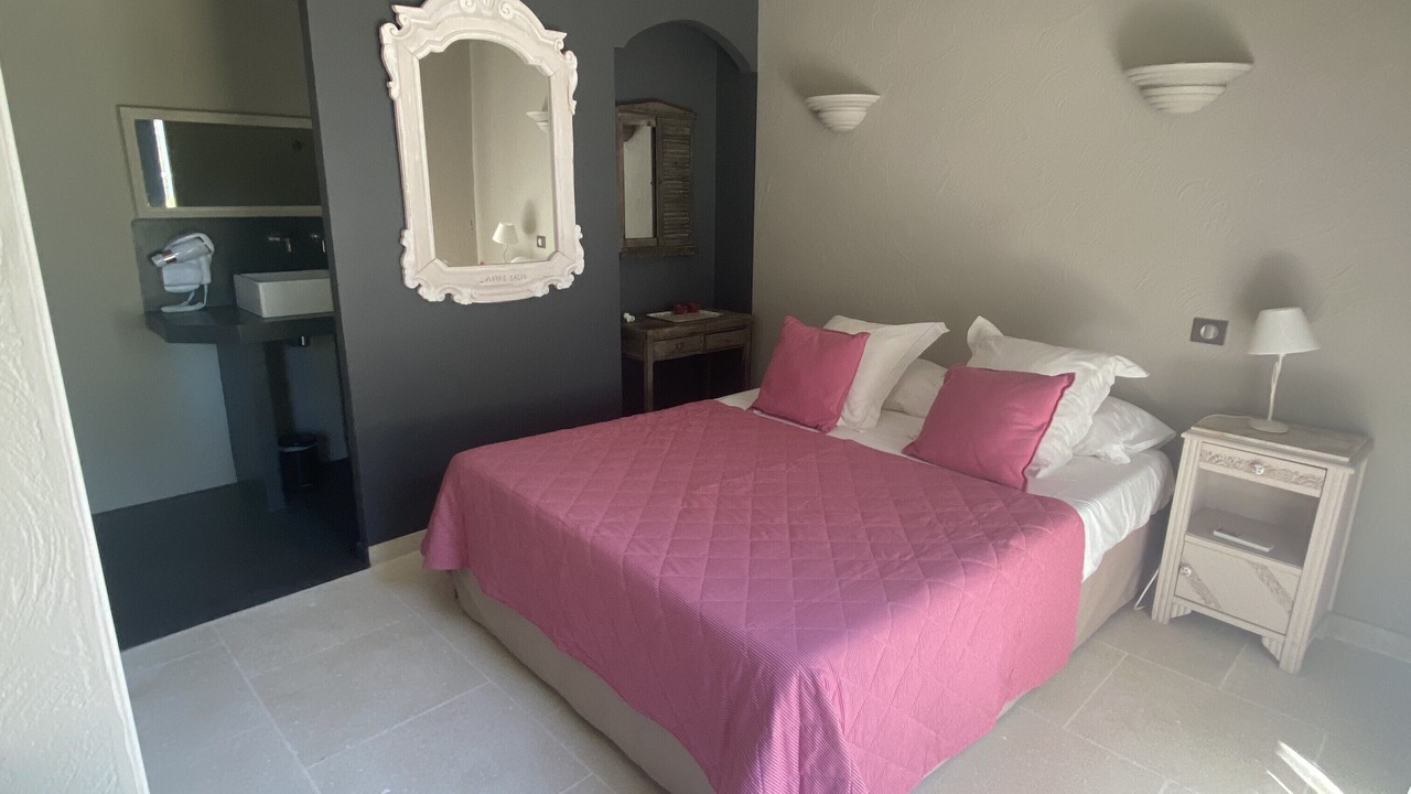 Photo of Bedroom in Cabrieres-d'Avignon