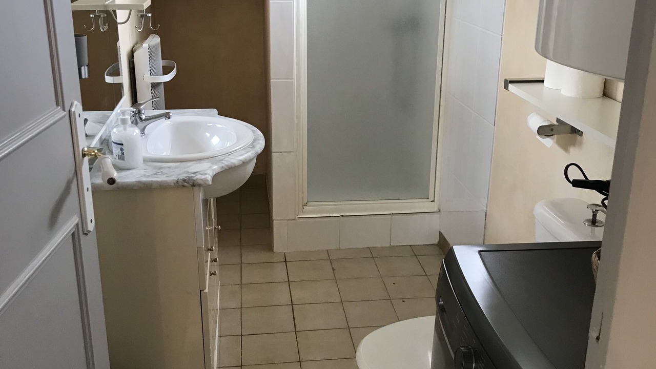 Photo of Bathroom in Lanton
