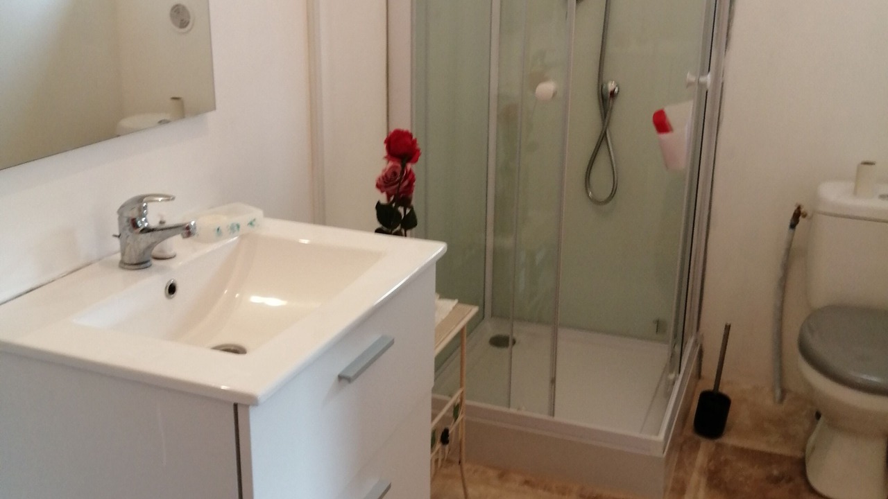 Photo of Bathroom in Les Eglisottes-et-Chalaures
