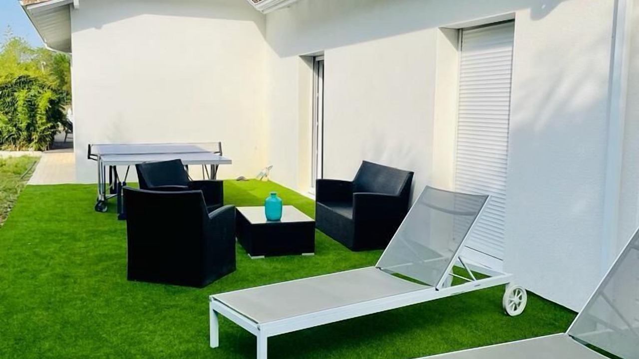 Photo of Patio Balcony in Saint-Julien-en-Born