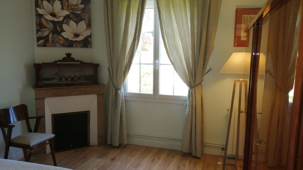 Photo of Bedroom in Lanton