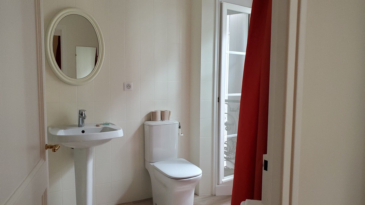 Photo of Bathroom in Cognac