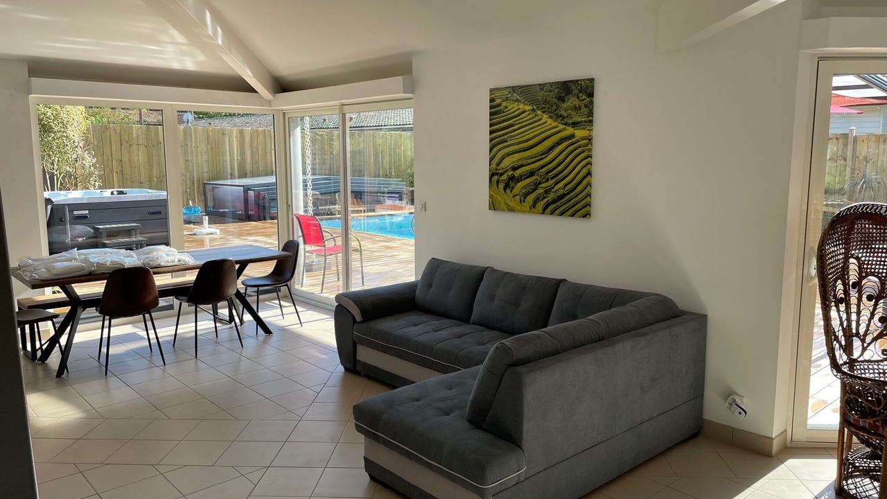 Photo of Livingroom in Grayan-Et-L'Hopital