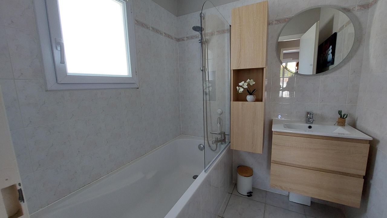 Photo of Bathroom in Saint-Maurice-la-Souterraine
