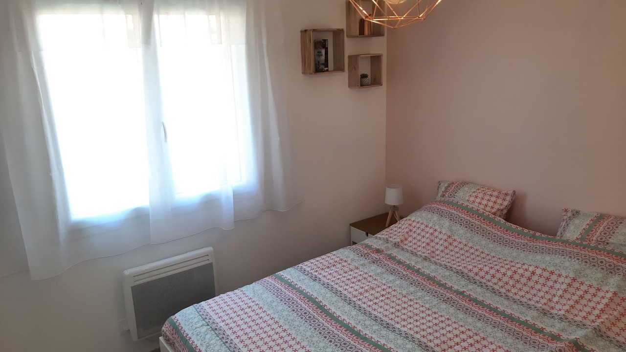 Photo of Bedroom in Parentis-en-Born