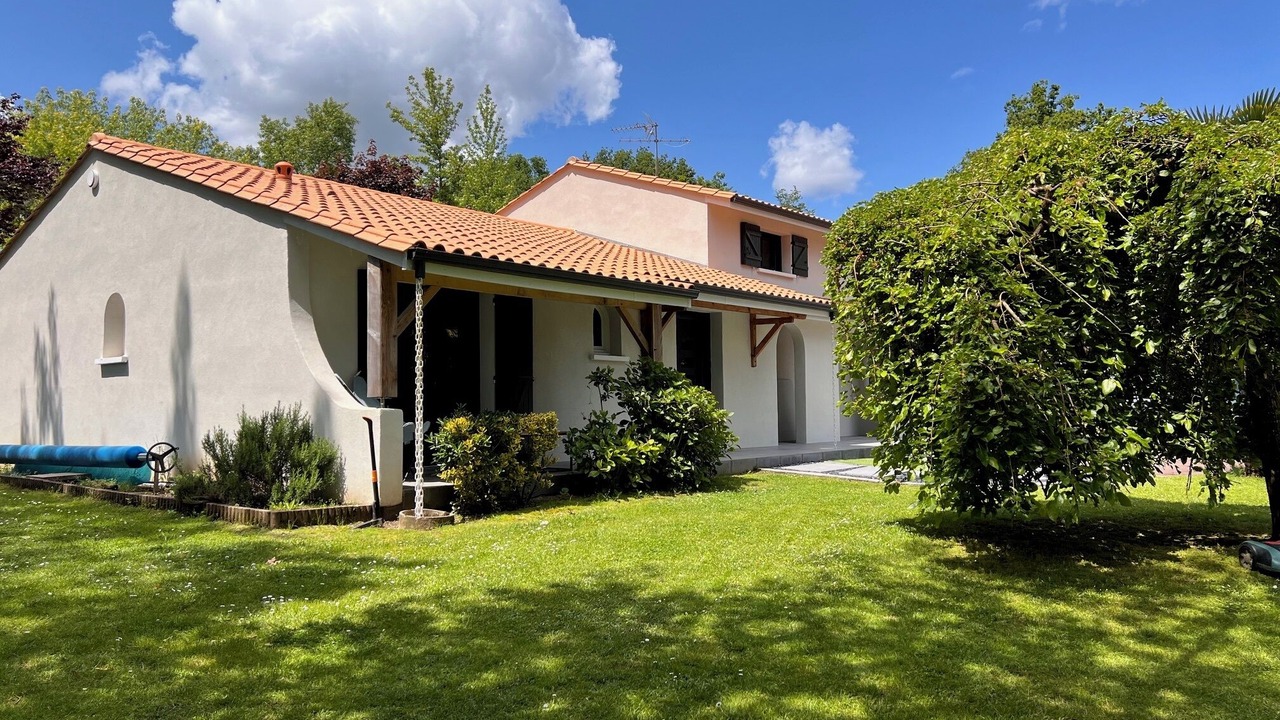 Photo of Outdoor in Saint-Sulpice-et-Cameyrac