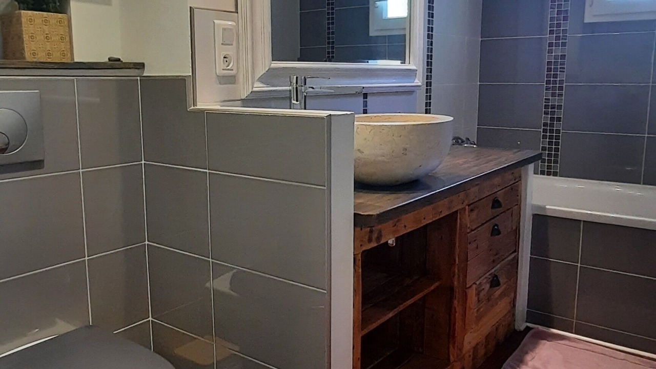 Photo of Bathroom in Hyeres City Centre