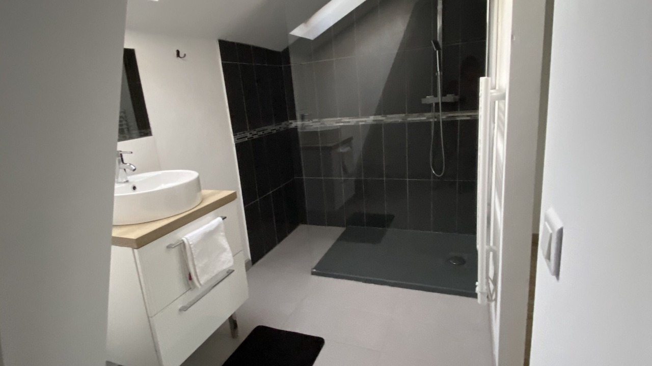 Photo of Bathroom in Lunas