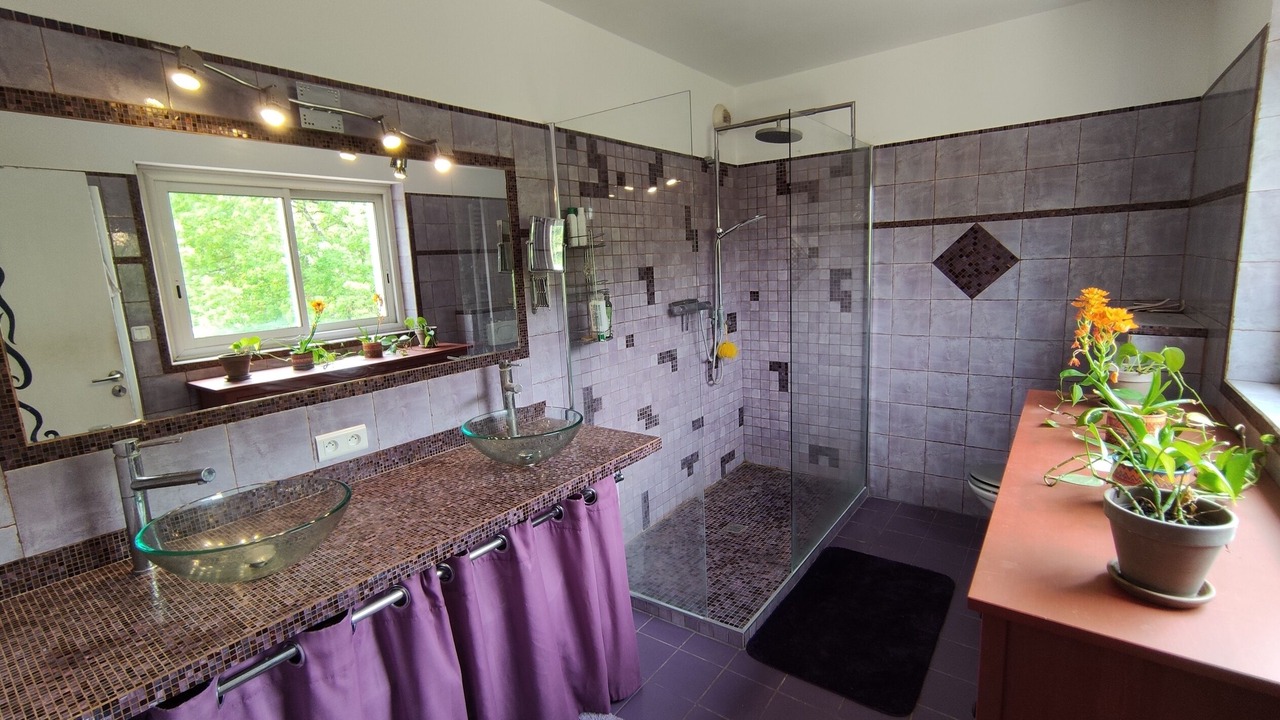 Photo of Bathroom in Saint-Hilaire-de-Lusignan