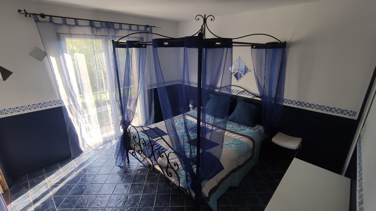 Photo of Bedroom in Saint-Hilaire-de-Lusignan