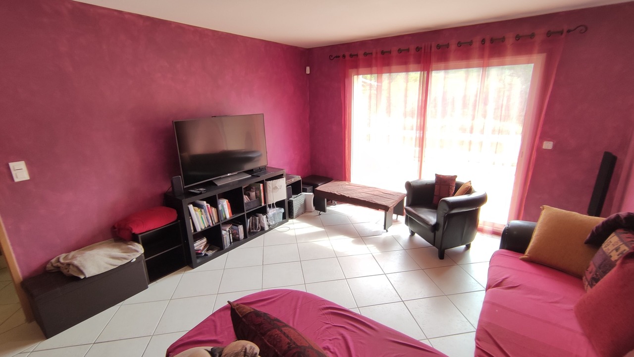 Photo of Livingroom in Saint-Hilaire-de-Lusignan