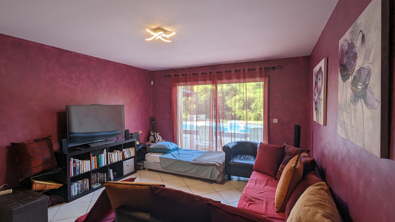 Photo of Livingroom in Saint-Hilaire-de-Lusignan