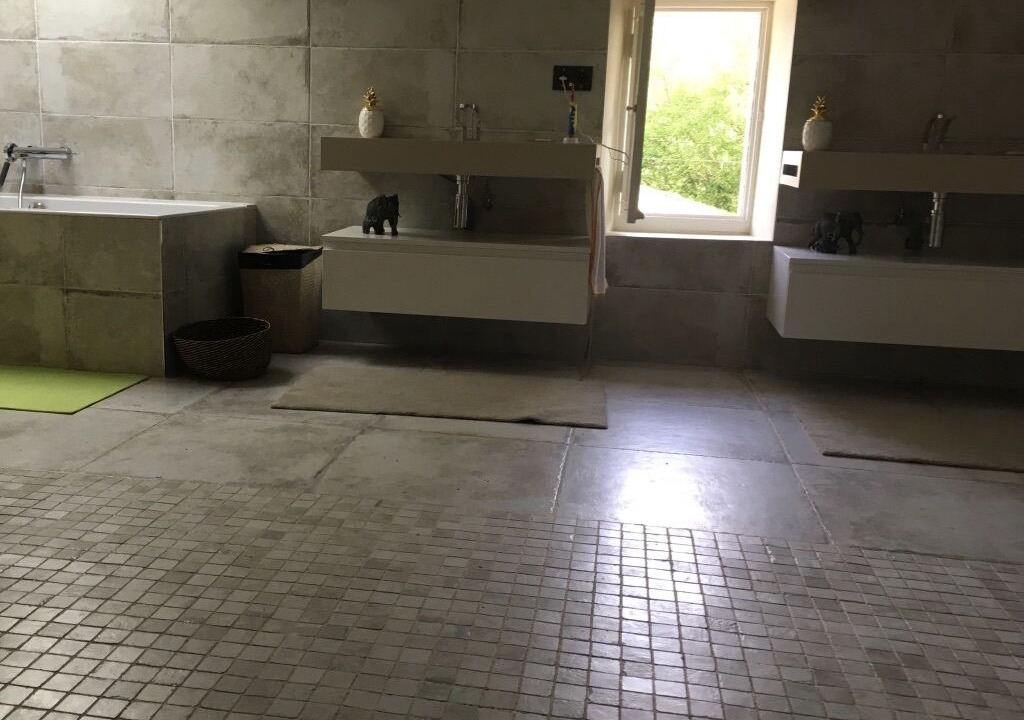 Photo of Bathroom in Saint-Sulpice-et-Cameyrac