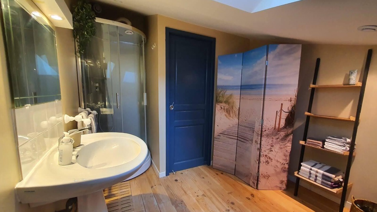 Photo of Bedroom in Saint-Thomas-de-Conac