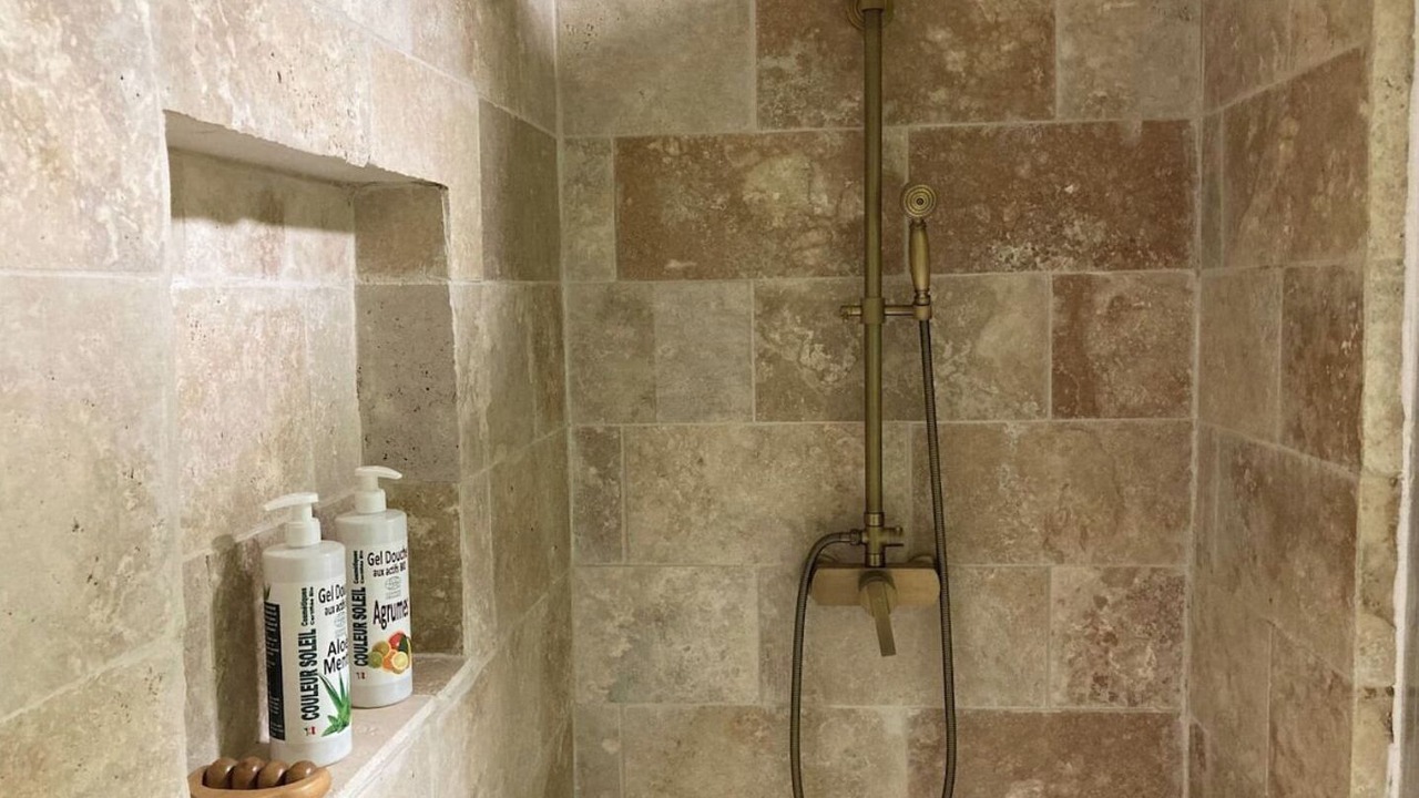 Photo of Bathroom in Laruscade