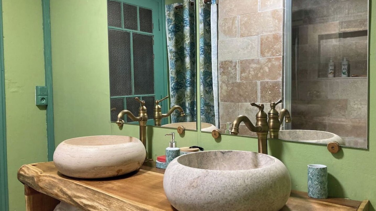Photo of Bathroom in Laruscade