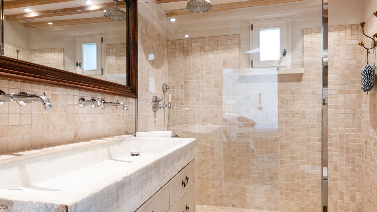 Photo of Bathroom in L'Isle-sur-la-Sorgue