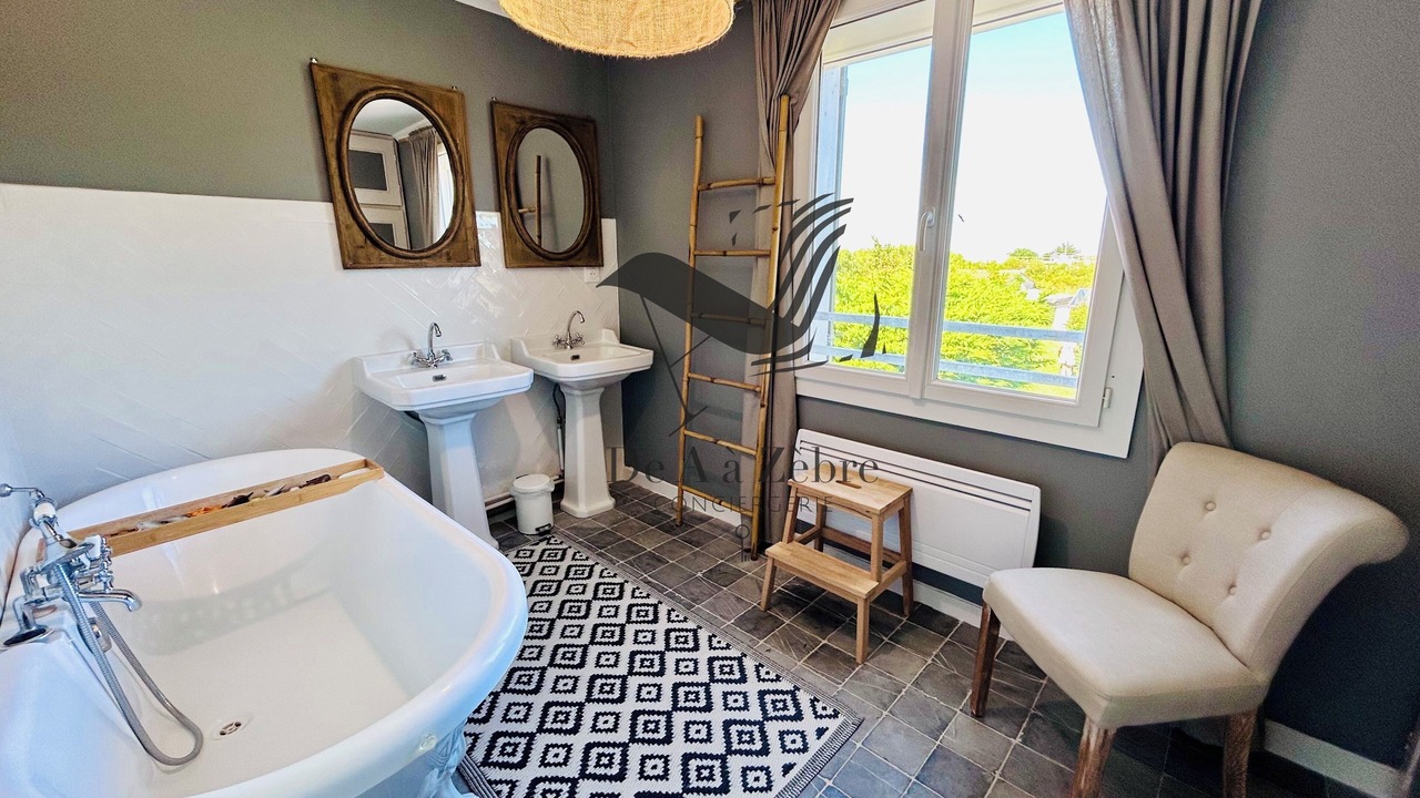 Photo of Bathroom in Port-des-Barques