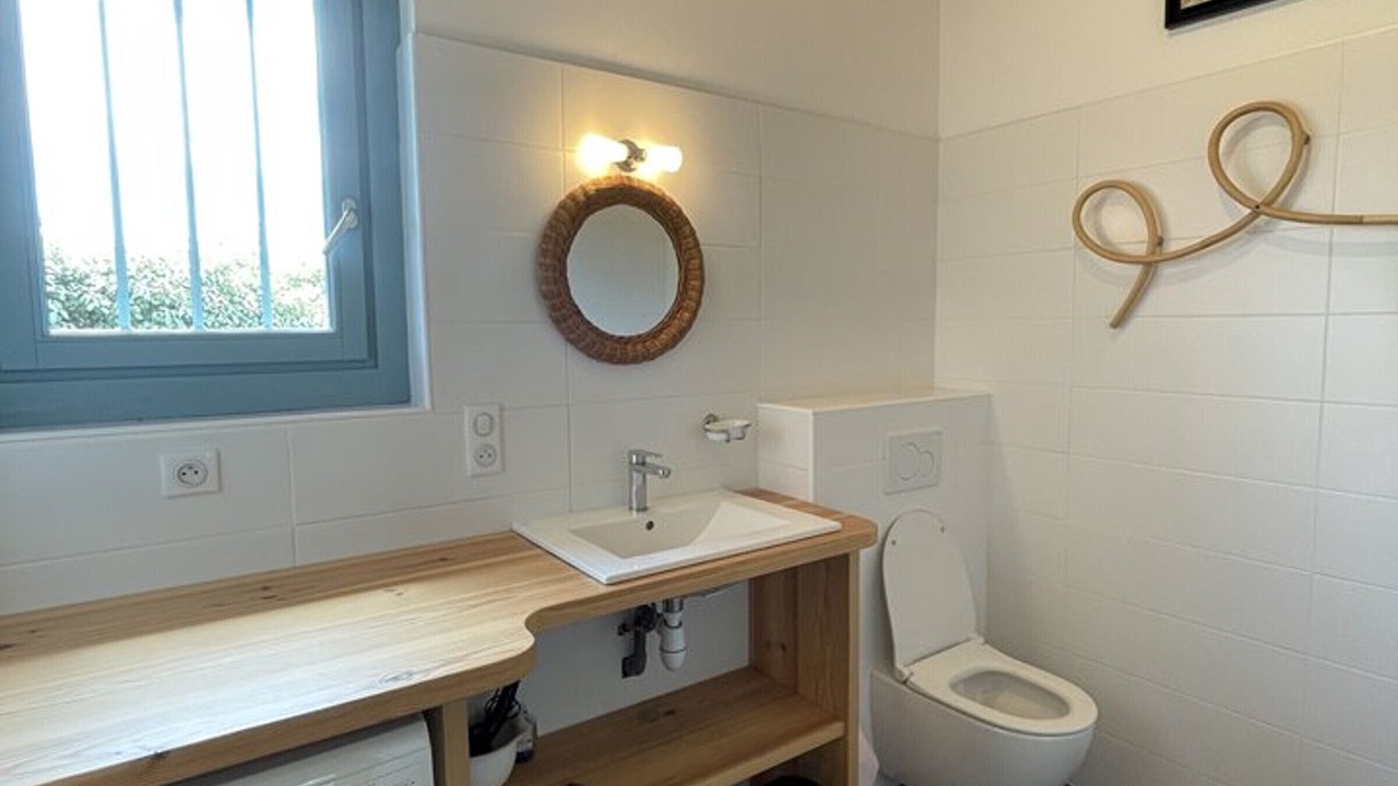 Photo of Bathroom in Messanges