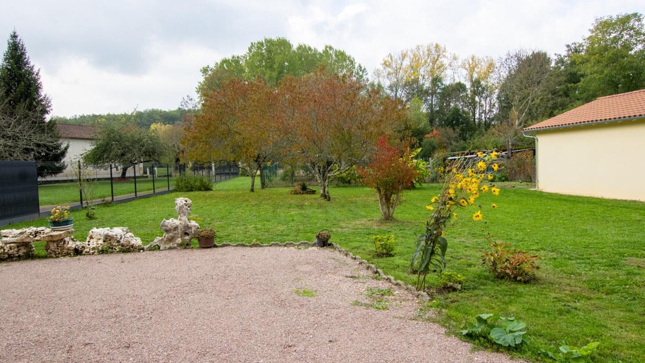 Photo of Outdoor in Saint-Front-la-Riviere