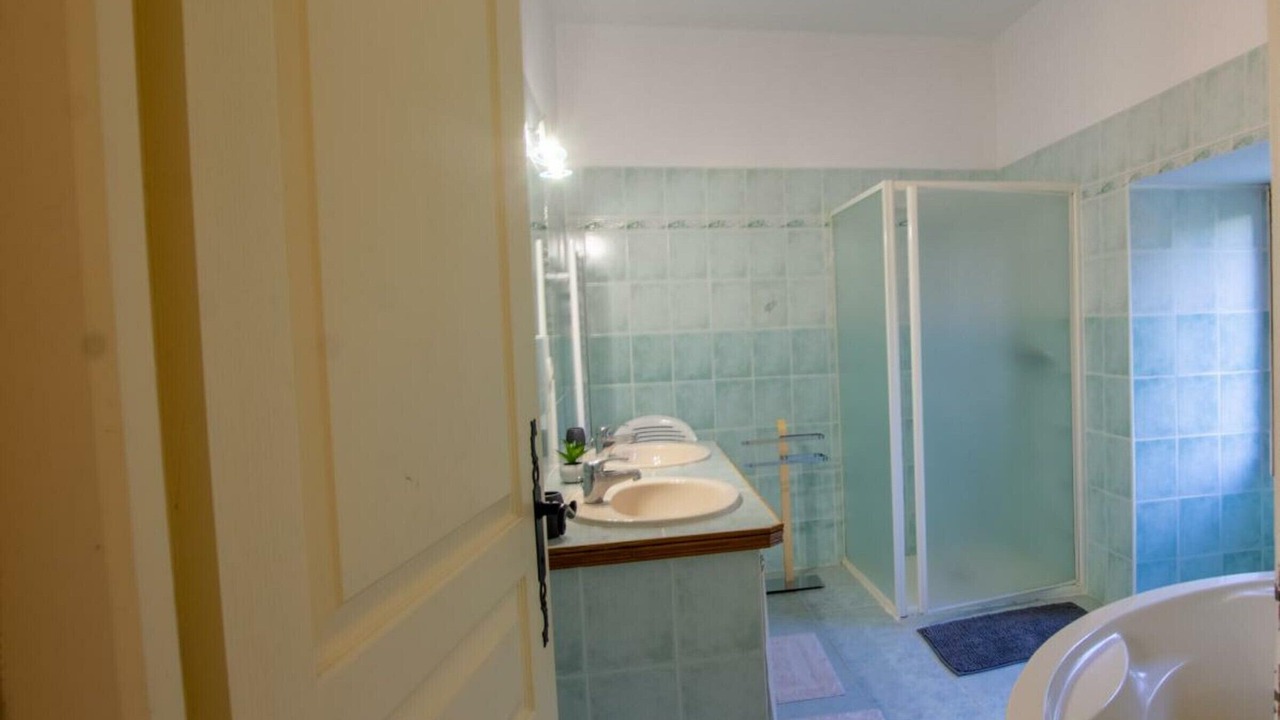 Photo of Bathroom in Lalinde