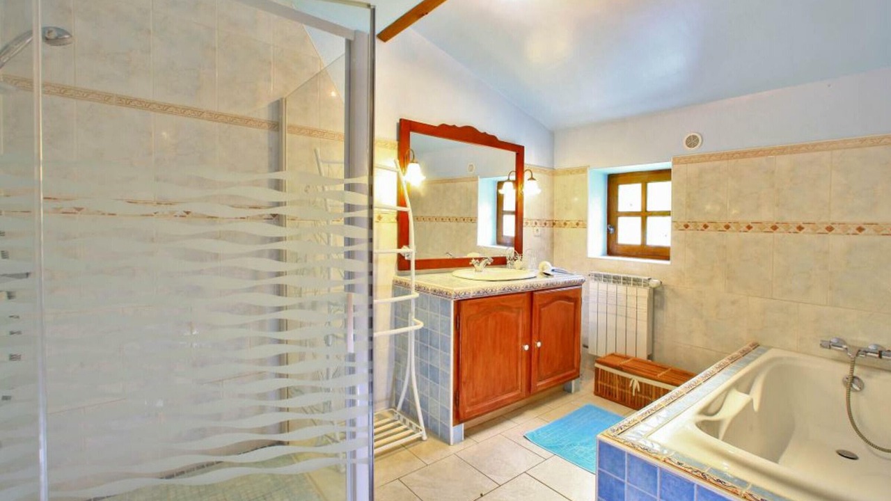 Photo of Bathroom in Proissans