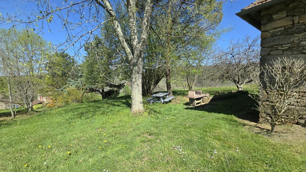 Photo of Outdoor in Saint-Amand-de-Belves