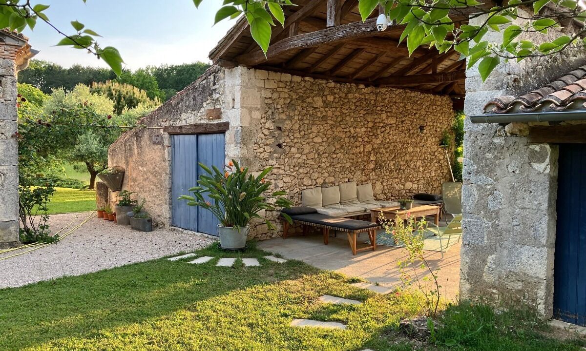 Photo of Patio Balcony in Sainte-Colombe-de-Villeneuve