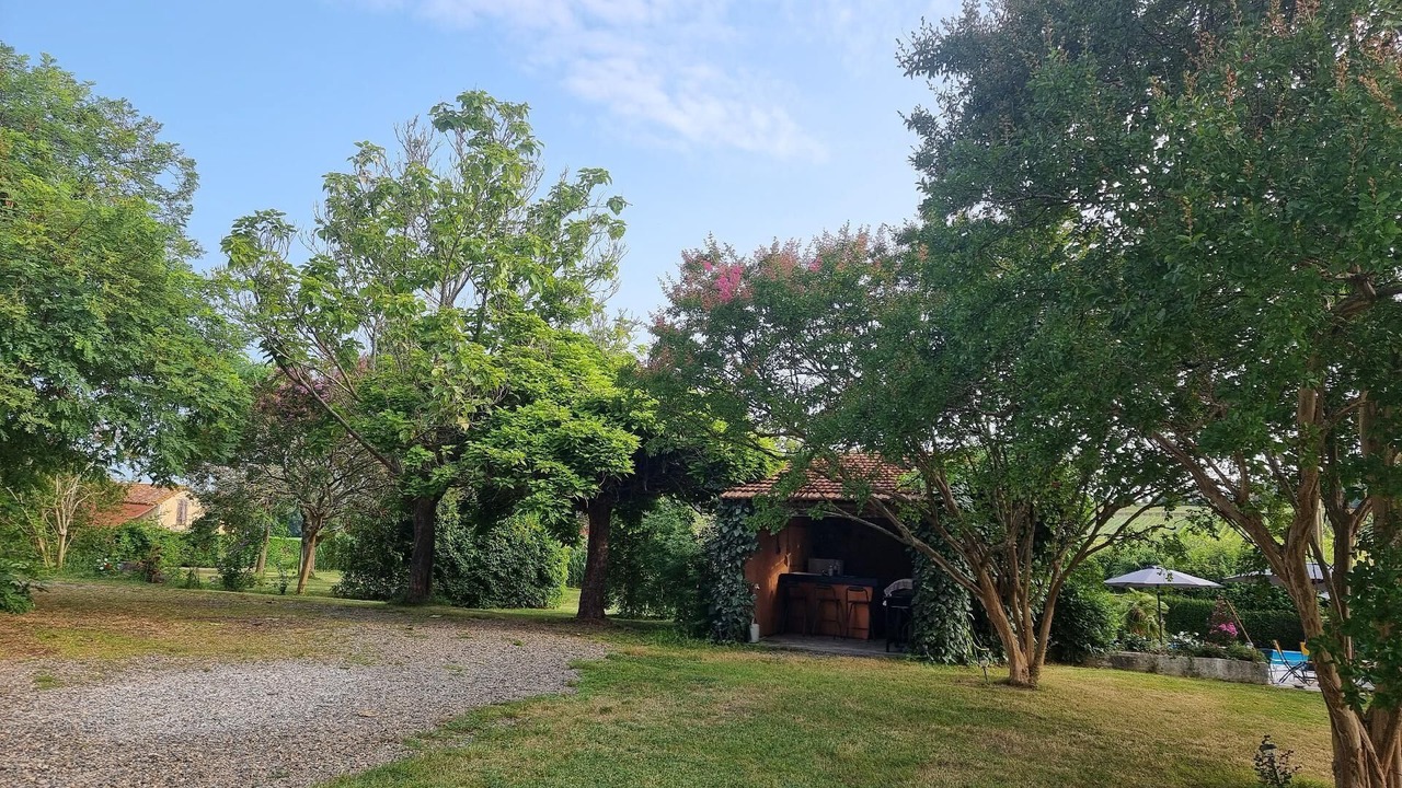 Photo of Outdoor in Bergouey