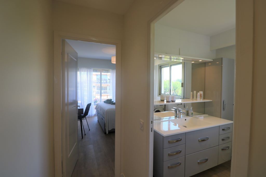 Photo of Bedroom in Saint-Laurent-du-Var