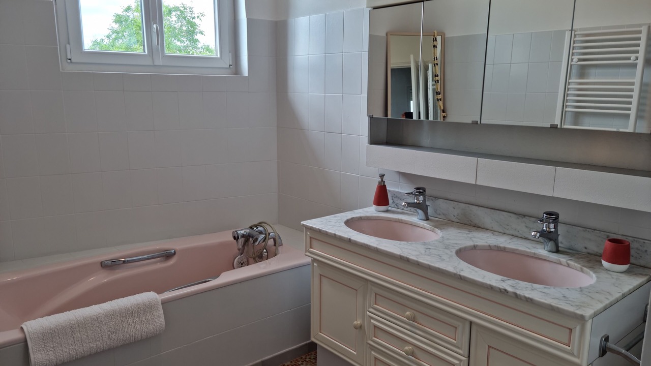 Photo of Bathroom in Touvre